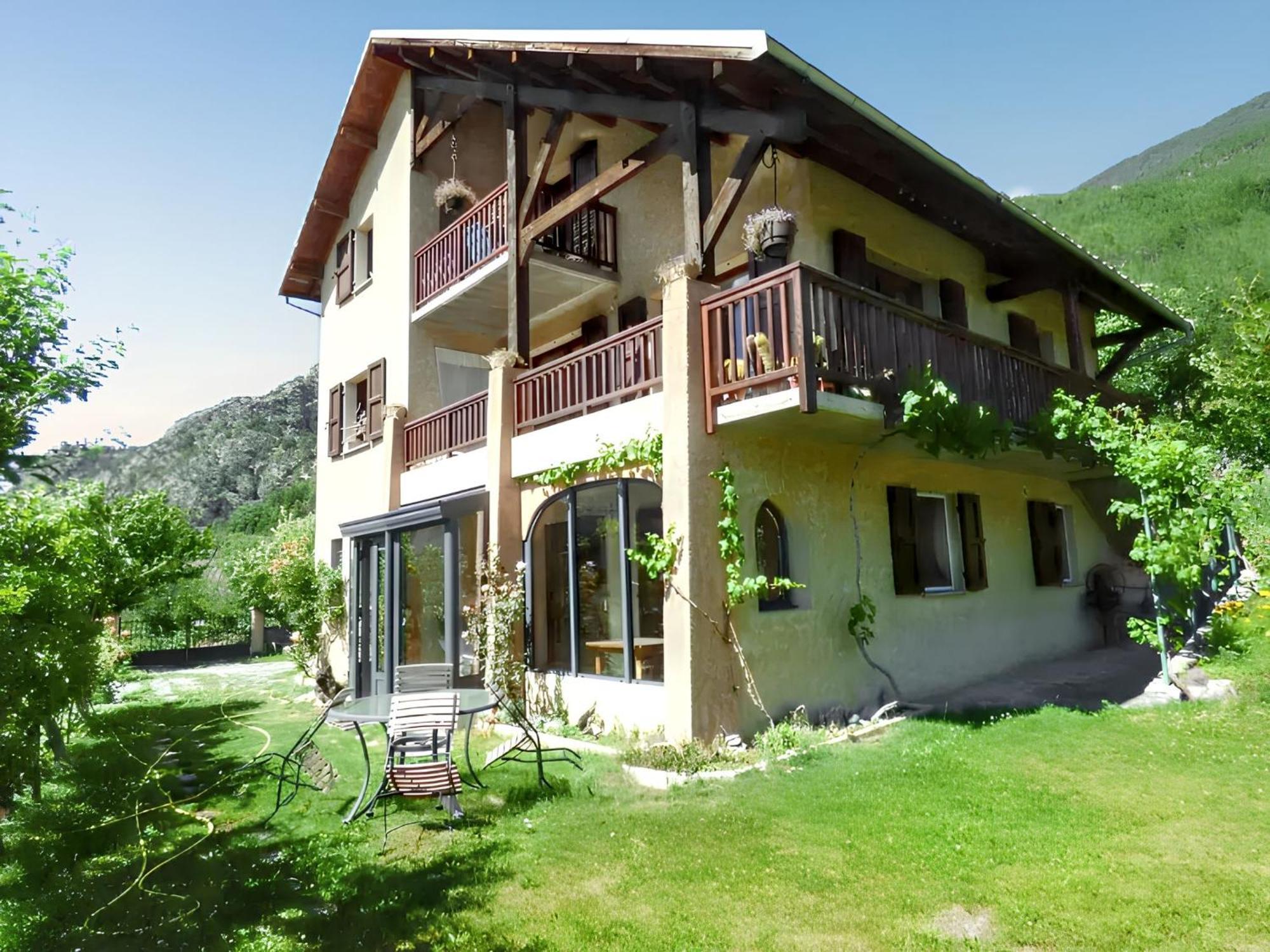 Appartement Paisible A Saint-Crepin Avec Vue Sur La Montagne Buitenkant foto